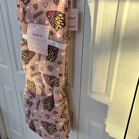 1 NWT Meant to Be Pink Plush Throw Blanket French Fries Hearts Fleece 60” x 70 - Picture 2 of 4